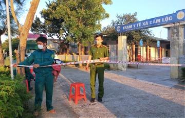 Ngành chức năng phong tỏa khu vực có ca nhiễm. Ảnh: T.H.