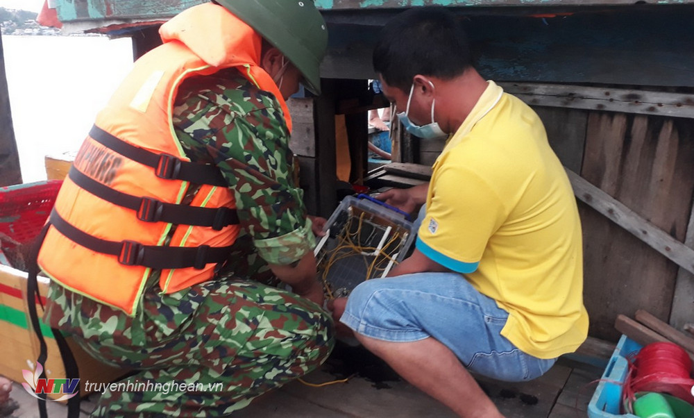 Trên phương tiện tàng trữ 1 bộ kích điện