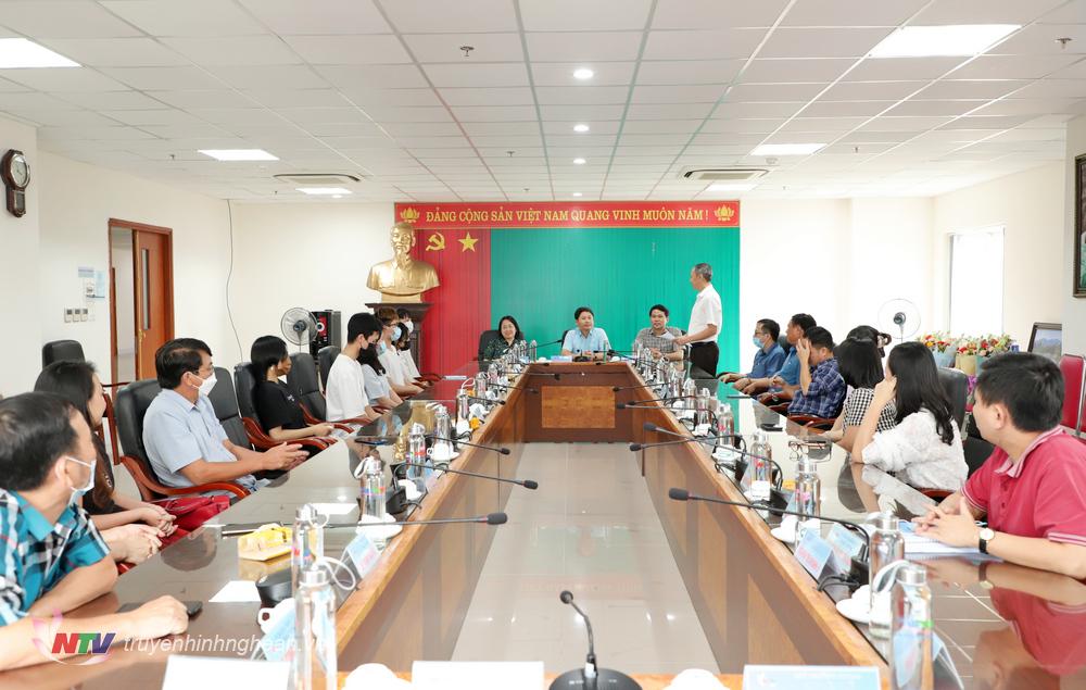 Toàn cảnh lễ gặp mặt trao thưởng.