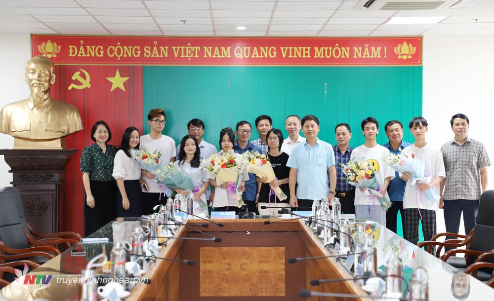 Ban Giám đốc, Ban Chấp hành Công đoàn Đài PT-TH PG88 go Bắn cá tổ chức Lễ gặp mặt trao thưởng cho con của cán bộ, viên chức, người lao động của Đài đậu Đại học, năm học 2021 - 2022.