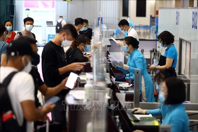 Các hãng hàng không có trách nhiệm bố trí nhân viên và thiết bị hỗ trợ, hướng dẫn hành khách cài đặt, khai báo y tế.
