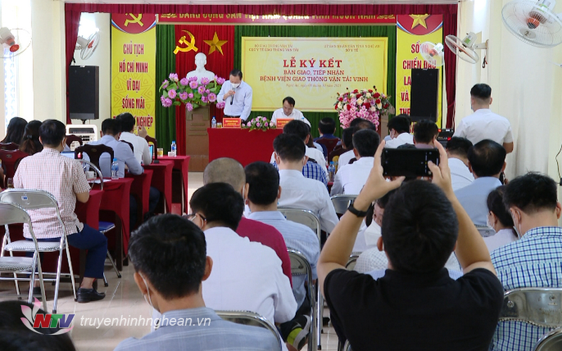 Toàn cảnh lễ ký kết bàn giao.