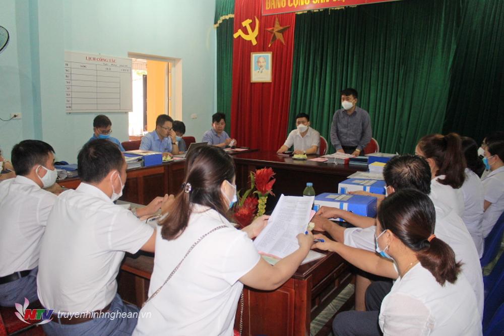 Toàn cảnh buổi làm việc.