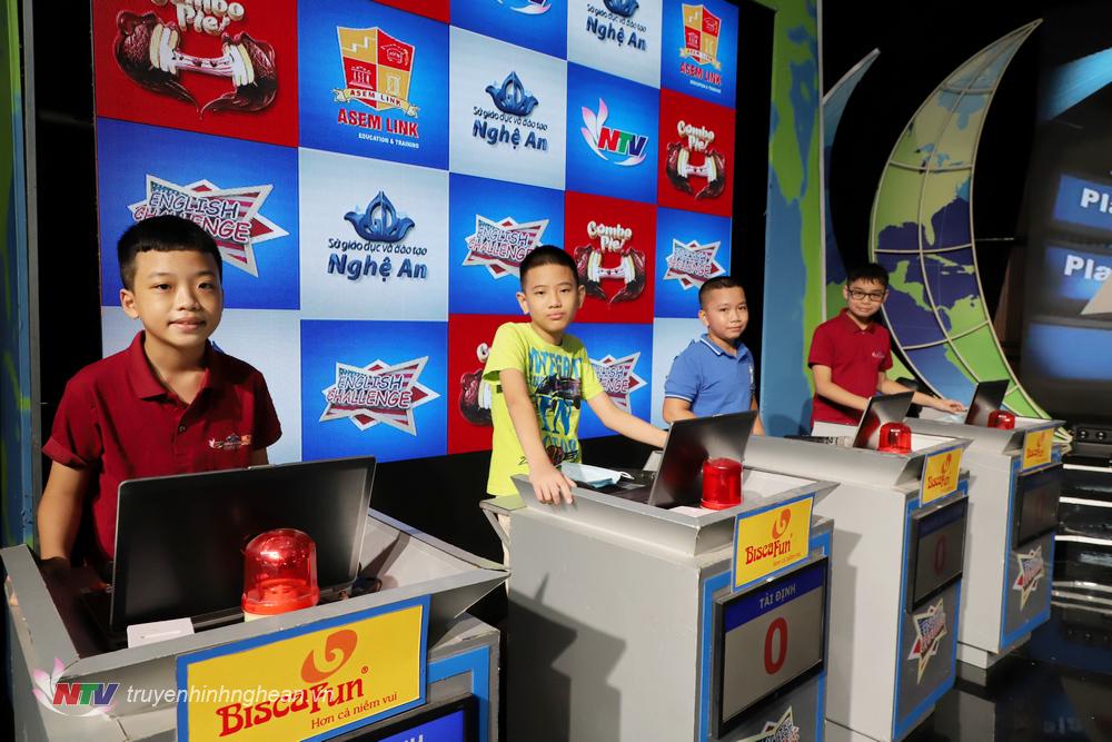 4 chàng trai góp mặt trong trận chung kết mùa 4, sân chơi tiếng Anh English Challenge của NTV.