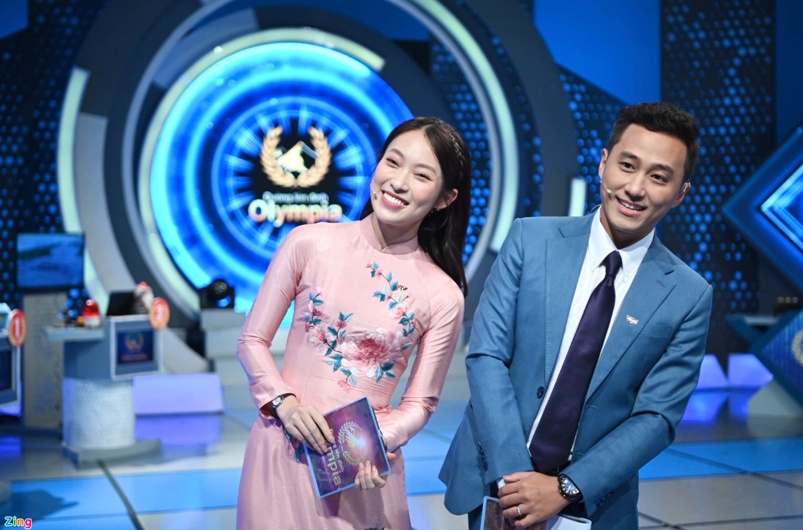 MC Khánh Vy lần đầu tiên dẫn chung kết Olympia. 