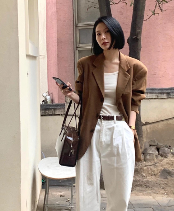 Có nhiều kiểu blazer để bạn lựa chọn diện trong mùa Thu Đông. Những cô nàng cá tính có thể tham khảo những thiết kế dáng oversized