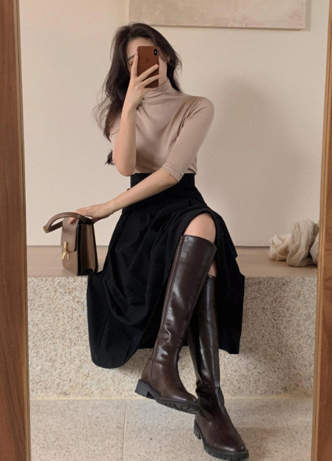 Bạn lưu ý nên chọn những mẫu boots mang tông màu trung tính cơ bản để đảm bảo có thể kết hợp được với nhiều item khác biệt.