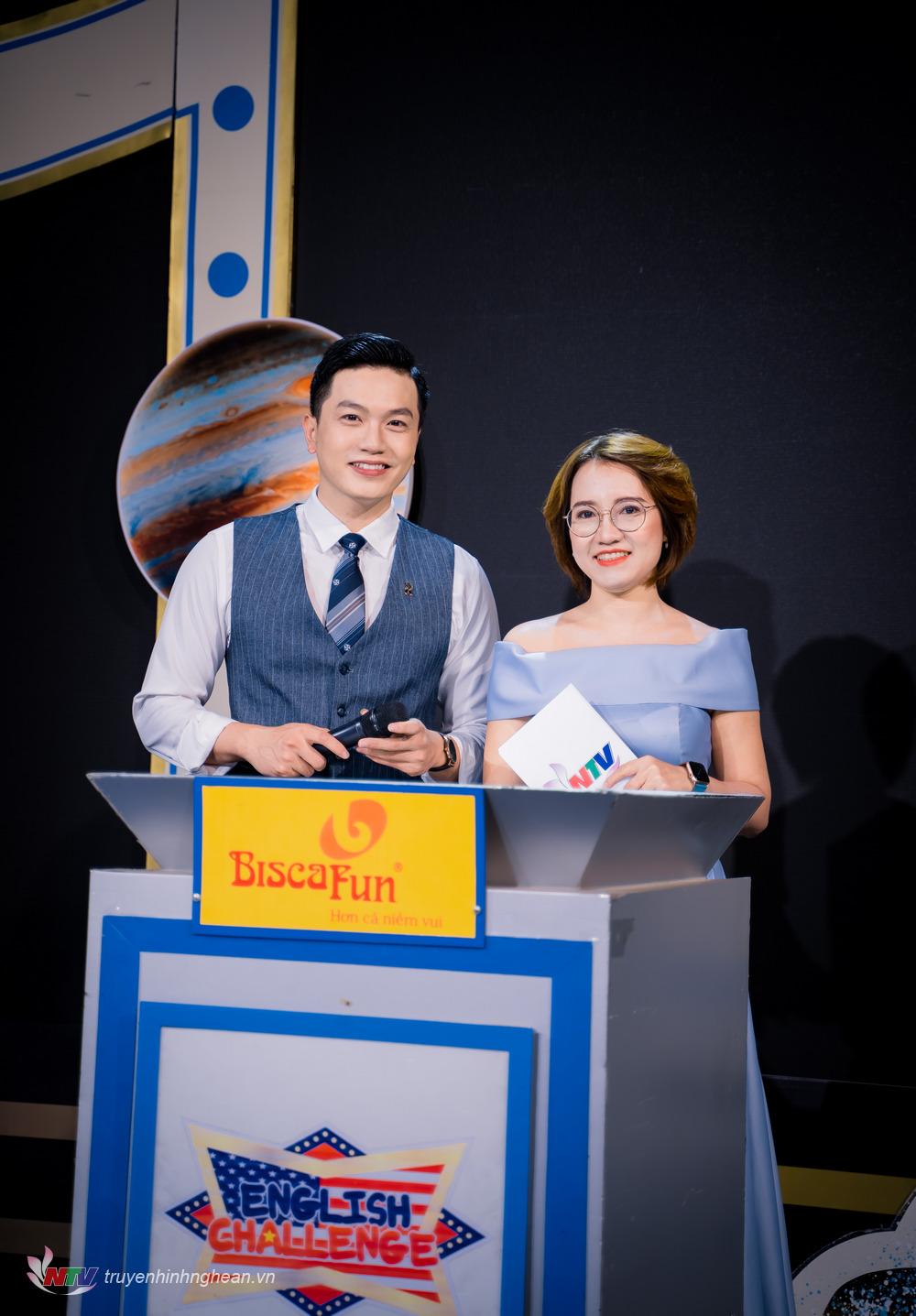 MC Hoàng Yến - MC Hồng Sơn tiếp tục đồng hành cùng vòng chung kết English Challenge mùa 5.
