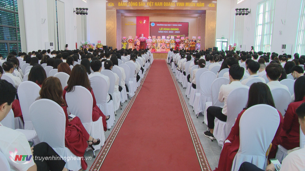 Toàn cảnh lễ khai giảng.