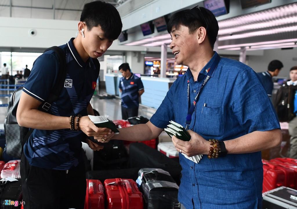 U22 PG 88 Nổ Hũ đến sân bay Tân Sơn Nhất sớm hơn dự kiến nhằm sớm hoàn tất các thủ tục bay. Lúc 10h ngày 22/11, toàn đội U22 PG 88 Nổ Hũ có buổi tập cuối cùng để làm quen mặt cỏ nhân tạo trước khi sang Philippines.