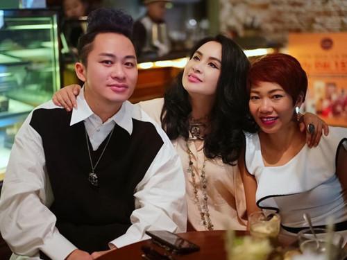 Gương mặt của Thanh Lam trông tự nhiên hơn sau một thời gian dao kéo. 
