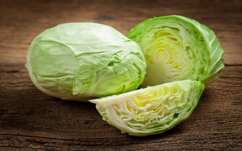 Cải bắp chứa rất nhiều vitamin K1 và vitamin U giúp chống loét dạ dày, bảo vệ màng nhầy và làm giảm nguy cơ mắc bệnh dạ dày cho bạn.