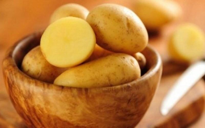 Khoai tây là loại rau ăn củ có chứa hàm lượng lớn tinh bột có lợi, có thể chuyển hóa thành các glucose để bảo vệ thành dạ dày của bạn và thúc đẩy đường ruột hoạt động hiệu quả hơn.