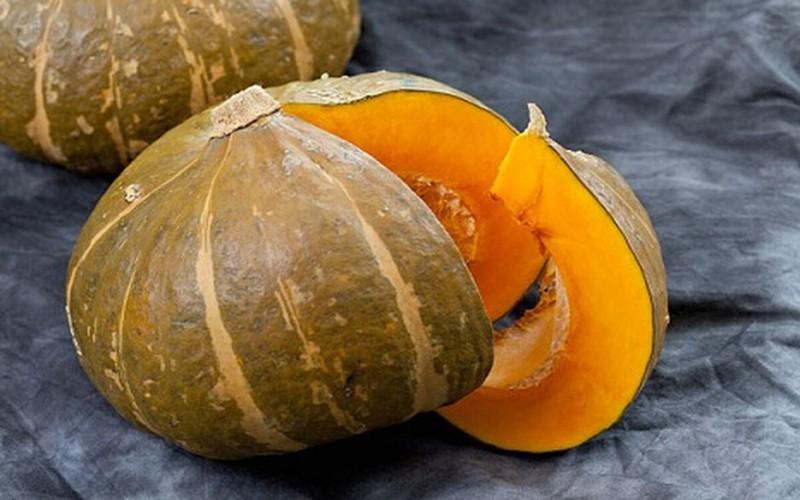 Pectin có trong bí ngô có thể hấp thụ các vi khuẩn và các chất độc hại như kim loại nặng để làm sạch cơ thể của bạn, đặc biệt là tại dạ dày