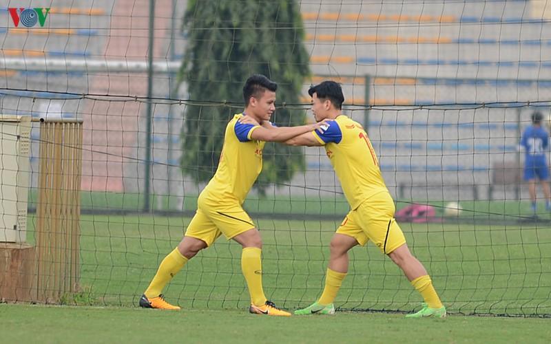 Công Phượng tập cùng Quang Hải.