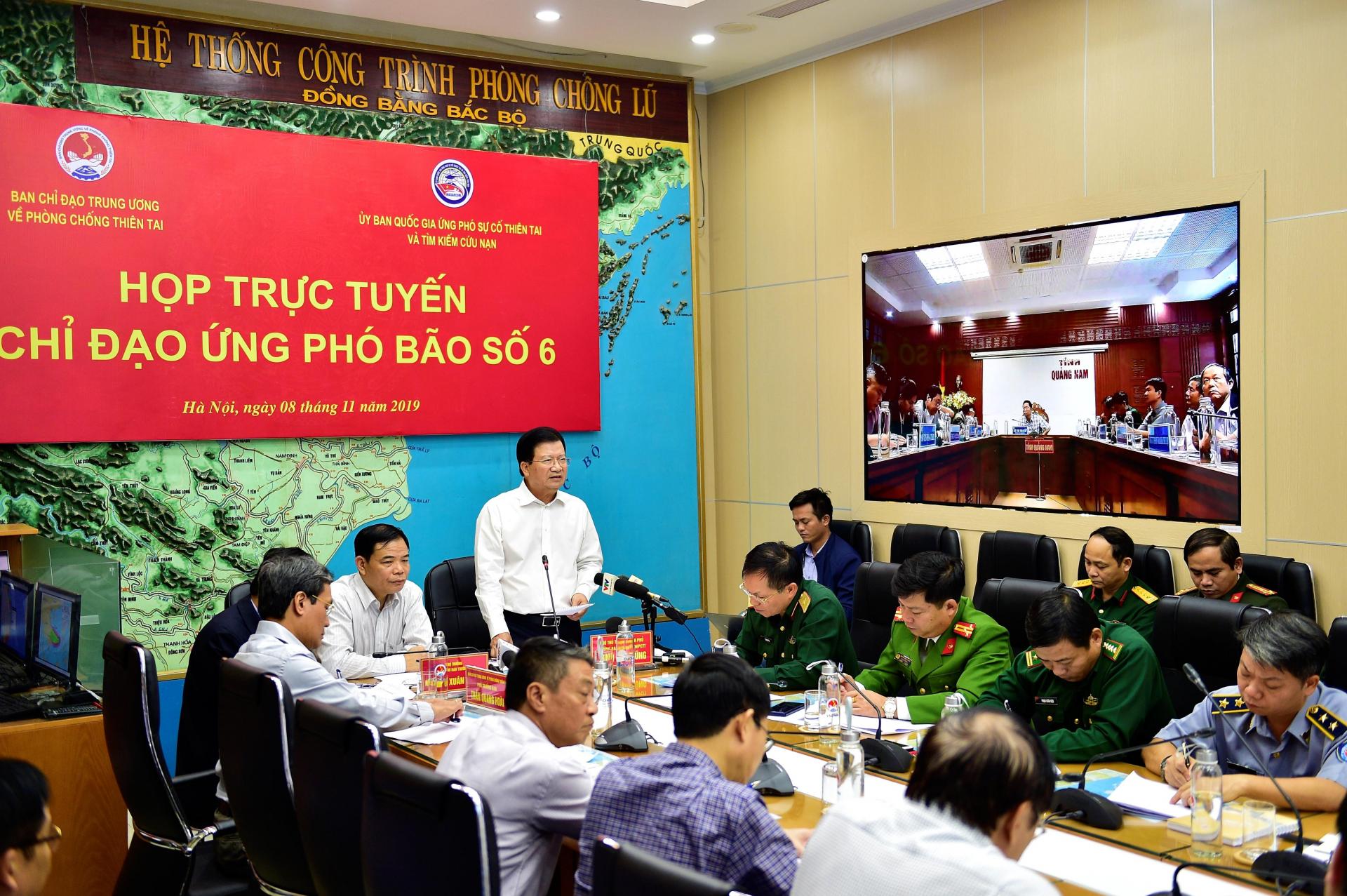 Phó Thủ tướng Trịnh Đình Dũng phát biểu chỉ đạo tại cuộc họp.