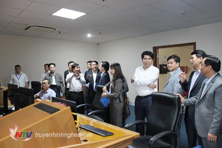 Tham quan phòng Tổng khống chế HD.
