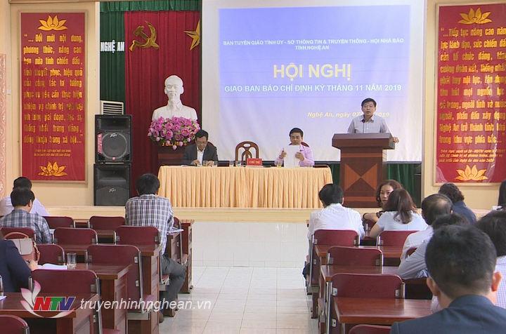 Phó Trưởng Ban Tuyên giáo Tỉnh ủy Kha Văn Tám phát biểu tại họp báo.
