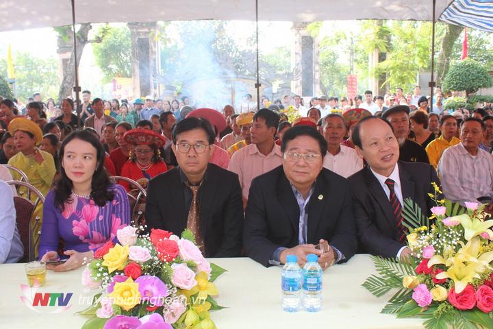 Các đại biểu tham dự buổi lễ.