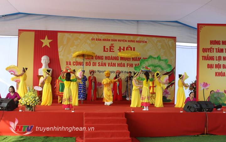 Tiết mục văn nghệ chào mừng buổi lễ.