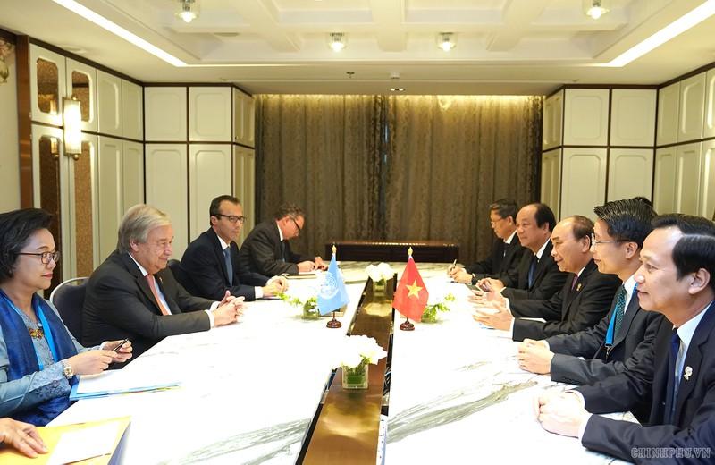 Thủ tướng Nguyễn Xuân Phúc gặp Tổng thư ký Liên Hợp Quốc Antonio Guterres. 