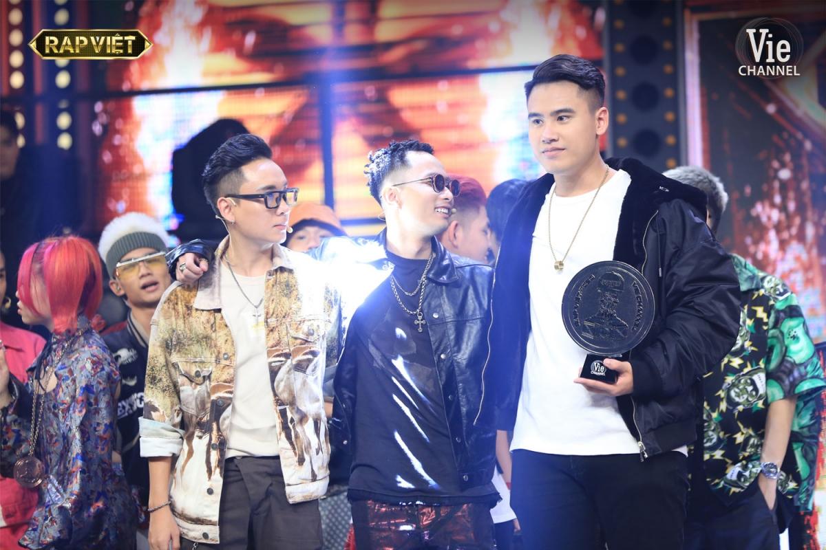 Ngôi vị Á quân thuộc về GDucky của team Karik.