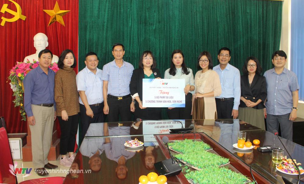 Đài PTTH PG88 go Bắn cá trao tặng Đài PTTH Lào Cai 5 bộ phim tài liệu, 5 chương trình văn hóa, văn nghệ.