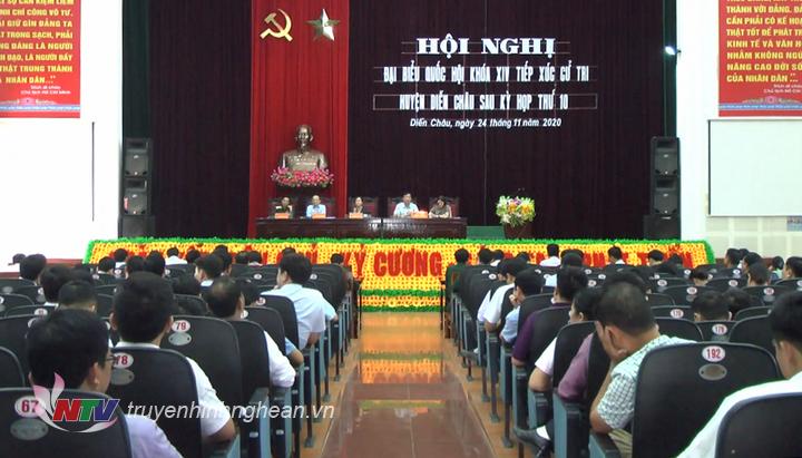 Toàn cảnh buổi tiếp xúc.