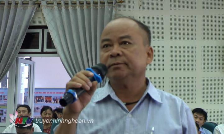Cử tri nêu ý kiến, kiến nghị.