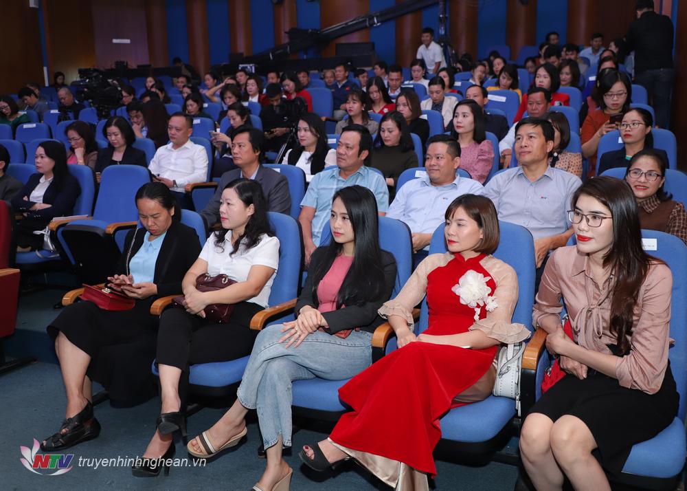 Các đại biểu dự hội thảo.