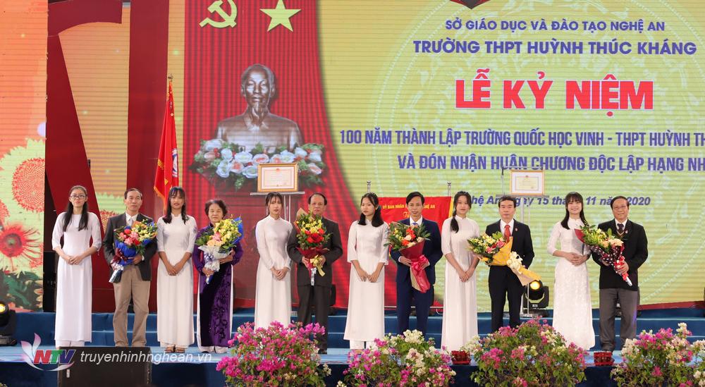 ccác thầy hiệu trưởng, các nhà giáo ưu tú của nhà trường 
