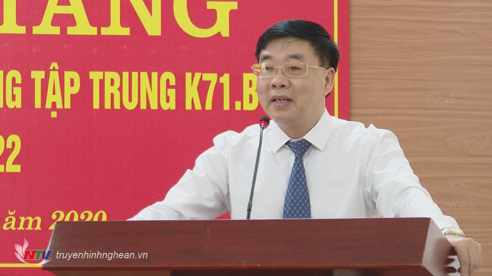Phó Bí thư Thường trực Tỉnh uỷ Nguyễn Văn Thông phát biểu tại lễ khai giảng.