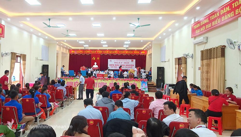 Hơn 450 cán bộ, đoàn viên thanh niên trên địa bàn huyện tình nguyện tham gia ngày hội hiến máu năm 2020.
