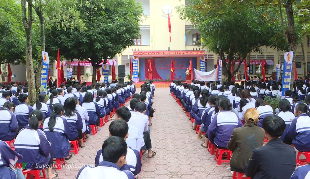 Quang cảnh lễ mít tinh.