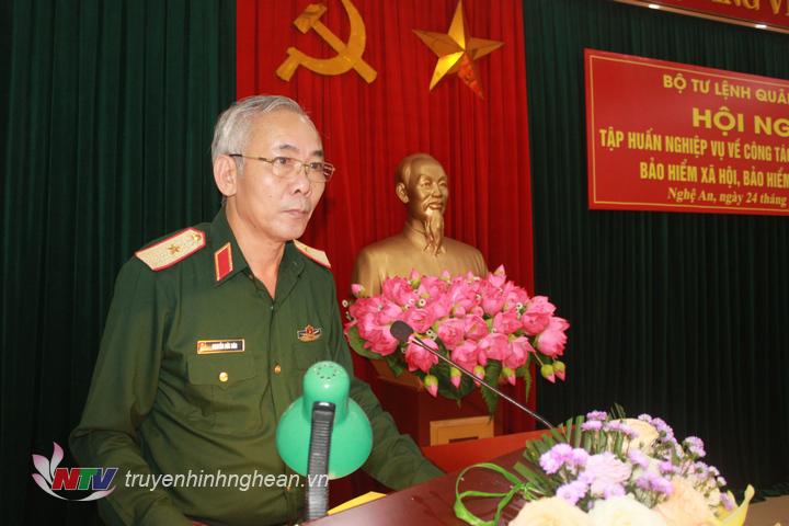 Thiếu tướng Nguyễn Đức Hóa, Phó Chính ủy Quân khu 4 phát biểu chỉ đạo lớp tập huấn.