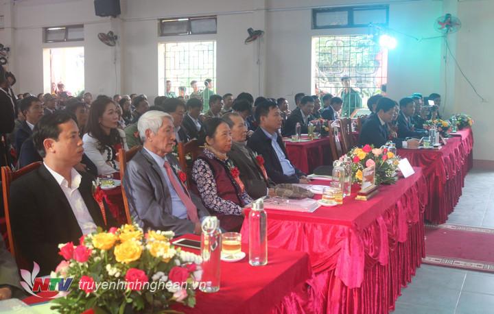 Các đại biểu dự buổi lễ.