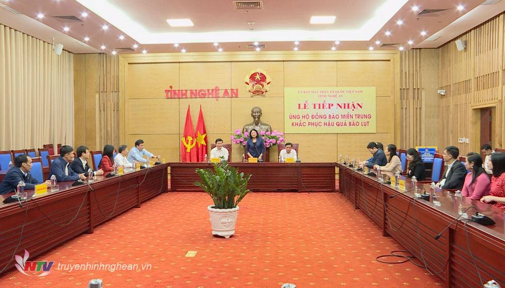 Toàn cảnh lễ tiếp nhận.
