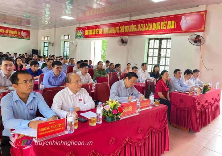 Các đại biểu tham gia tiếp xúc cử tri.