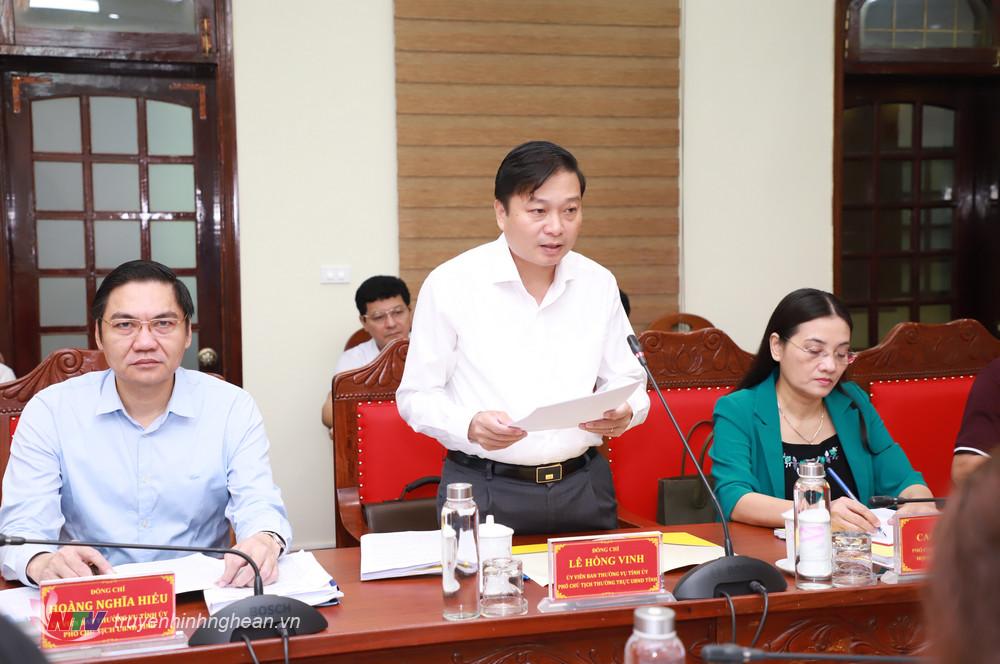 Phó PG88 go Bắn cá Thường trực UBND tỉnh Lê Hồng Vinh trình bày báo cáo về kinh tế - xã hội. 