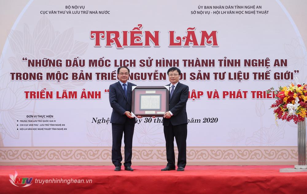 PG88 link Nổhũ Bộ Nội vụ trao Mộc bản triều Nguyễn cho tỉnh PG88 go Bắn cá.