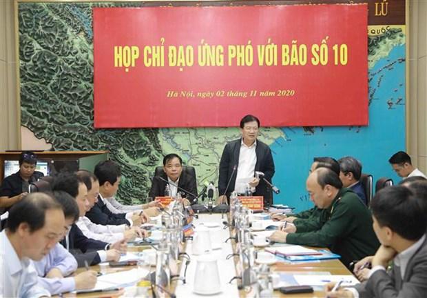 Phó Thủ tướng Chính phủ, Trưởng ban Chỉ đạo Trung ương về Phòng, chống thiên tai Trịnh Đình Dũng phát biểu chỉ đạo công tác ứng phó với bão số 10.