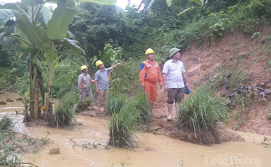 Thợ điện vùng biên cũng không thật sự dễ dàng, anh em ở đây phải thích nghi với mọi hoàn cảnh
