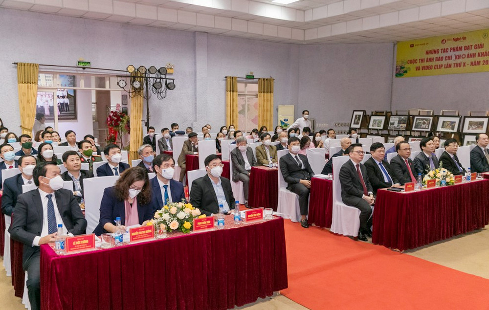Các đại biểu dự tọa đàm.