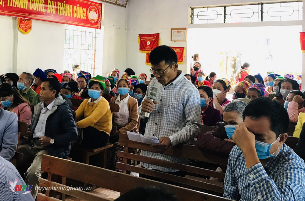 Người dân phản ánh một số khó khăn của bản Mường Hinh