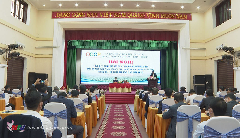 Toàn cảnh hội nghị.