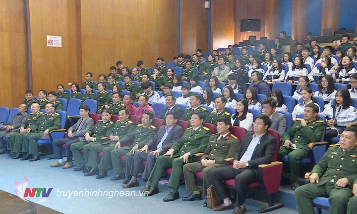 Các đại biểu dự chương trình giao lưu.