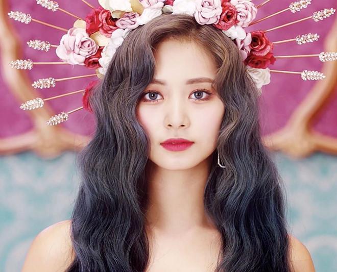 Bỏ qua những ồn ào quá khứ, Tzuyu vẫn miệt mài chinh phục nhiều khán giả bằng nhan sắc, tài năng và quá trình hoạt động nghệ thuật nghiêm túc của mình. Cô hiện là niềm tự hào của Đài Loan tại làng giải trí xứ kim chi đồng thời trở thành một trong những nữ thần tượng 9X đắt giá nhất Kpop