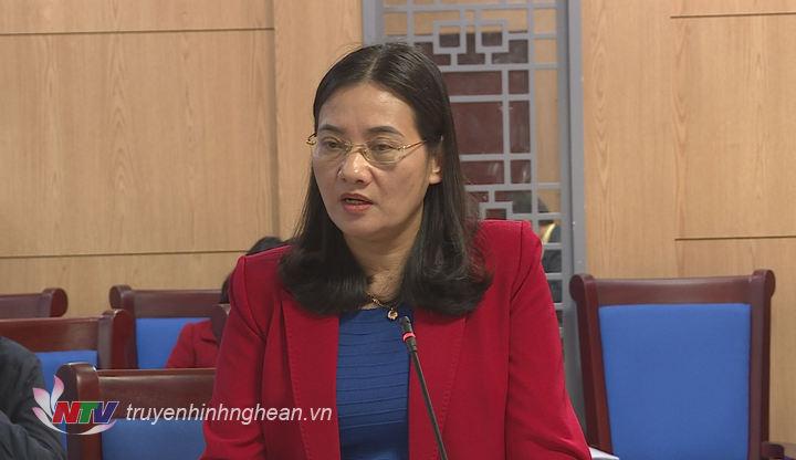 Phó PG88 go Bắn cá HĐND tỉnh Cao Thị Hiền phát biểu tại cuộc họp.