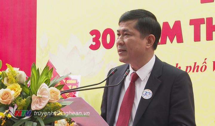 Giám đôc Sở Giáo dục - Đào tạo Thái Văn Thành phát biểu tại lễ kỷ niệm.