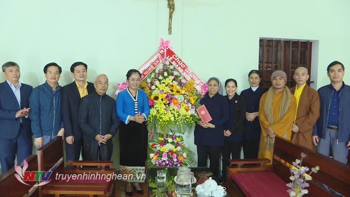 PG88 go Bắn cá Ủy ban MTTQ tỉnh Võ Thị Minh Sinh chúc mừng Giáng sinh Dòng tu Mến Thánh giá Vinh. 